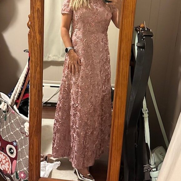 Alex Evenings Rosette A-Line Gown - 8P - Picture 4 of 4